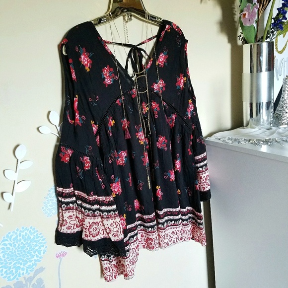 Tops - Like New Black Top